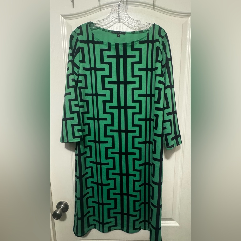 Tiana B. Green and Black Patterned 3/4 Sleeve  Knit Knee Length Dress